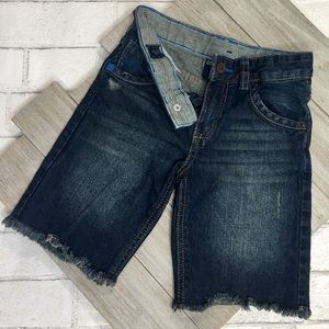 OshKosh Size 5T Boys Distressed Shorts